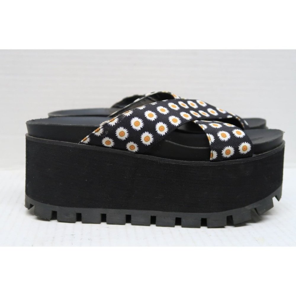 Rare YRU daisy platform sandals